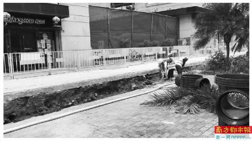 市政工程两次挖断管道致小区停水 施工单位 将尽快完工并检修小区水管