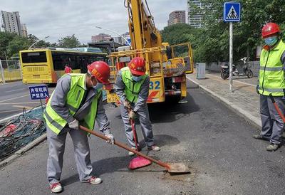 拆除“拦路虎” 郑州市民出行更通畅